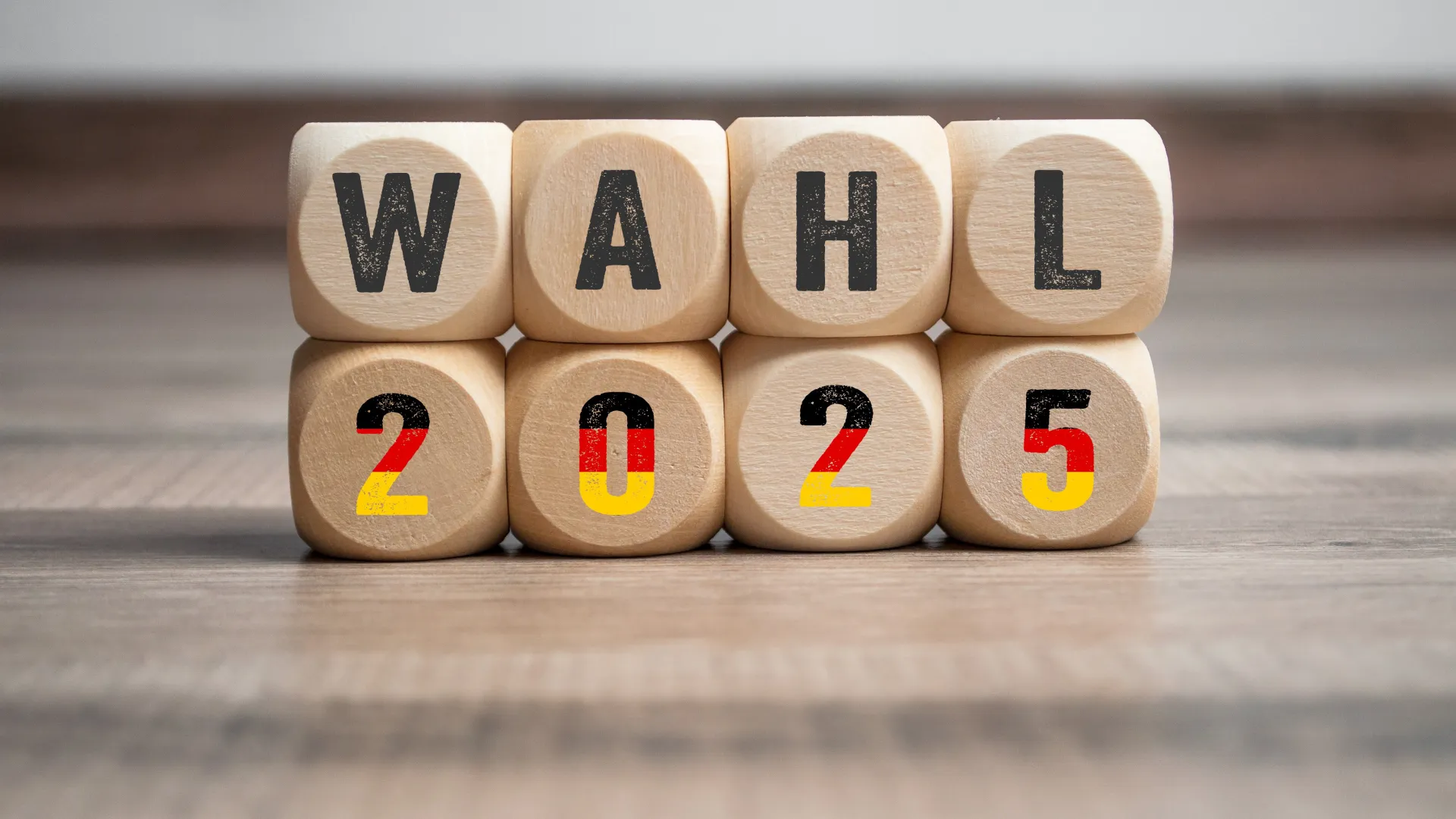 Würfel mit der Aufschrift Bundestagswahl 2025 